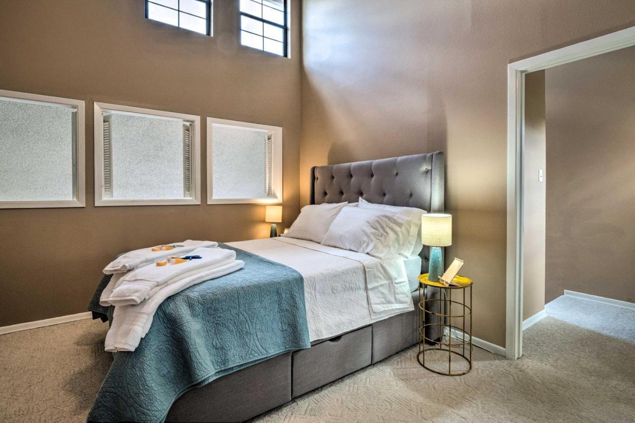 Townhome - Near Lbj! Ferienhaus *